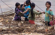 Khởi công cầu Khuyến học và Dân trí qua sông Pô Kô