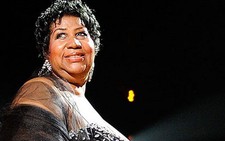Aretha Franklin biểu diễn cùng Condoleezza Rice