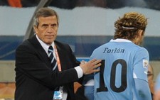 HLV Oscar Tabarez bỏ ngỏ tương lai