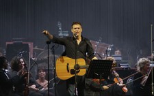 Bryan Adams: Gừng càng già càng cay