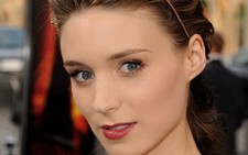 Rooney Mara vào vai chính trong phim Cô gái có hình xăm rồng
