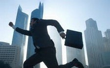 Lương thấp, có nên nghỉ việc?