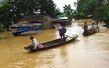 Trực thăng cứu dân vùng 