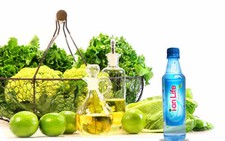 Ăn thực phẩm xanh & uống nước 