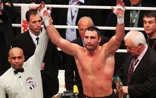 Vitali Klitschko bảo vệ đai vô địch WBC
