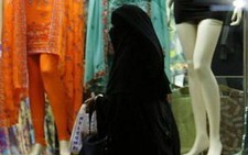 Tòa án UAE cho phép chồng đánh vợ con!