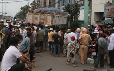 Xe ben húc văng dải phân cách, 1 cô giáo tử nạn