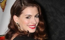 Anne Hathaway - nữ diễn viên sinh lời nhất Hollywood
