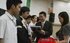 Sinh viên học cách hòa nhập văn hóa doanh nghiệp