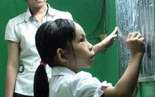 Lớp học chữ của trẻ em lò gạch