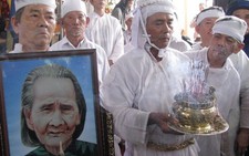 Tiễn đưa mẹ Thứ về với đất trời