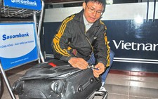 Vali của khách đi máy bay bị lục lọi?