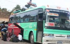 Chuyến xe muộn bà con Việt ở Lào về quê đón tết