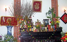Dọn bàn thờ đón tết