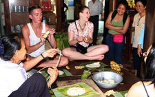 Nhiều khách mua tour 