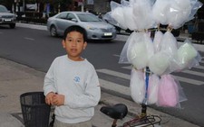 Kẹo bông mưu sinh