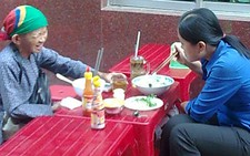 Giúp người nghèo một bữa no
