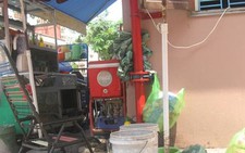 Hàng quán bao vây trụ nước cứu hỏa