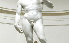Tượng David của Michelangelo gặp nguy
