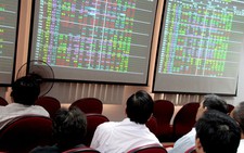 Bớt tiền vay vào chứng khoán, bất động sản