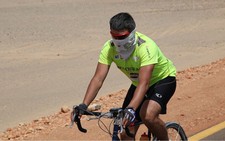 Đạp xe qua sa mạc Sahara trong 14 ngày