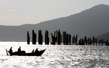 Ì ạch cảng quốc tế Vân Phong