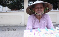 Bán vé số nuôi chim trời