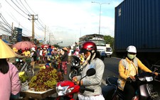 Nhếch nhác chợ tự phát