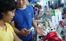Hàng ngoại ở hội chợ hàng Việt