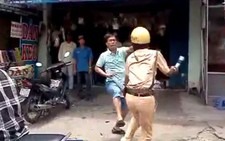 Xác định người dùng gậy đánh cảnh sát giao thông