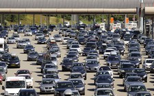 Kỷ lục kẹt xe ở Pháp: dài 800km