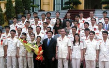 Nhân lên hình ảnh đẹp người công an nhân dân