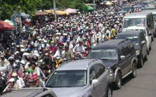 TP.HCM: Kẹt phà Cát Lái, Bình Khánh; Hà Nội: tắc đường