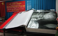 Lễ tiếp nhận tác phẩm xác lập kỉ lục sách Việt Nam