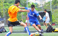 Cán bộ Đoàn ra sân bóng