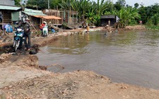 Lũ ĐBSCL tiếp tục gây sạt lở nhiều nơi