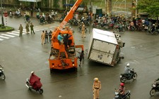 Húc xe khách, xe tải 