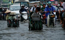 TP.HCM và Cần Thơ lại ngập vì mưa lớn