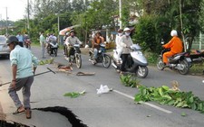 Sạt lở quốc lộ 54 vì bể ống nước