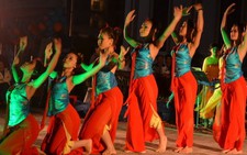 Biểu diễn nghệ thuật đường phố phục vụ du khách