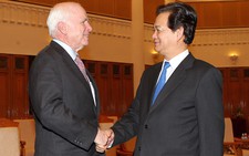 Thủ tướng Nguyễn Tấn Dũng tiếp thượng nghị sỹ John McCain