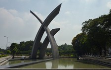 Đơn điệu biểu tượng cửa ngõ TP.HCM