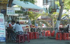 Giải tỏa lấn chiếm vỉa hè không công bằng?