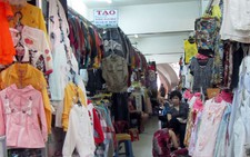 Chợ đêm bán sớm, trung tâm thương mại vắng khách