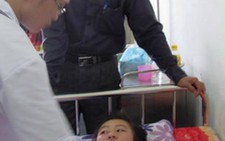 Tạm thôi học nữ sinh bị đánh hội đồng