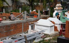 Chôn cất người chết trong khu dân cư