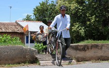 Đê biển bít lối đi của dân