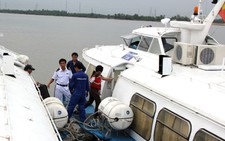 Đi tàu cánh ngầm lo ngay ngáy