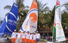 Đua thuyền buồm trên vịnh Nha Trang