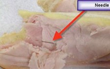 Phát hiện kim khâu trong… sandwich